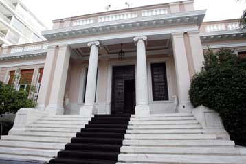 Πολιτικό παιχνίδι εντυπώσεων και στο βάθος εκλογολογία