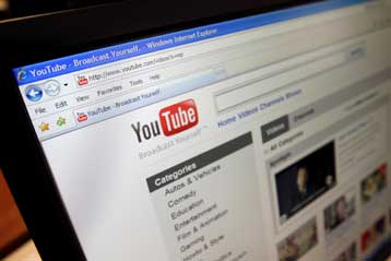 Οι ιδρυτές της ΥουΤube φέρονται να ανέβαζαν οι ίδιοι πειρατικά βίντεο